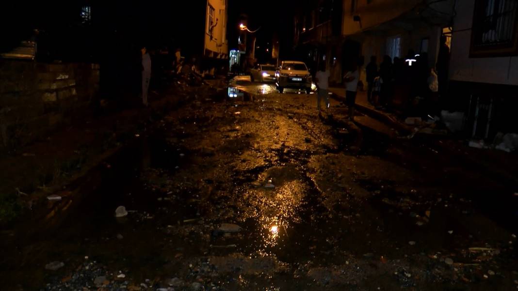 İstanbul'u sel vurdu: Felaketin boyutu gün ağarınca ortaya çıktı 22