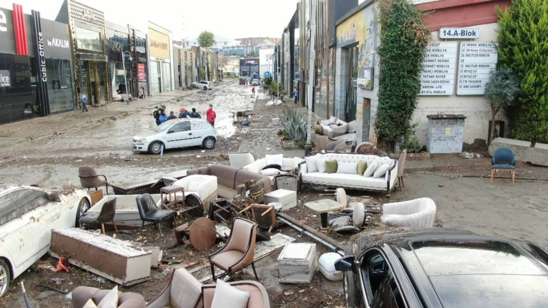 İstanbul'u sel vurdu: Felaketin boyutu gün ağarınca ortaya çıktı 7