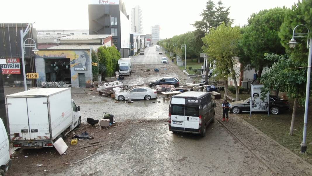 İstanbul'u sel vurdu: Felaketin boyutu gün ağarınca ortaya çıktı 5