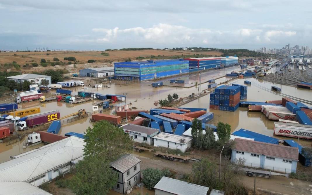 İstanbul'u sel vurdu: Felaketin boyutu gün ağarınca ortaya çıktı 1