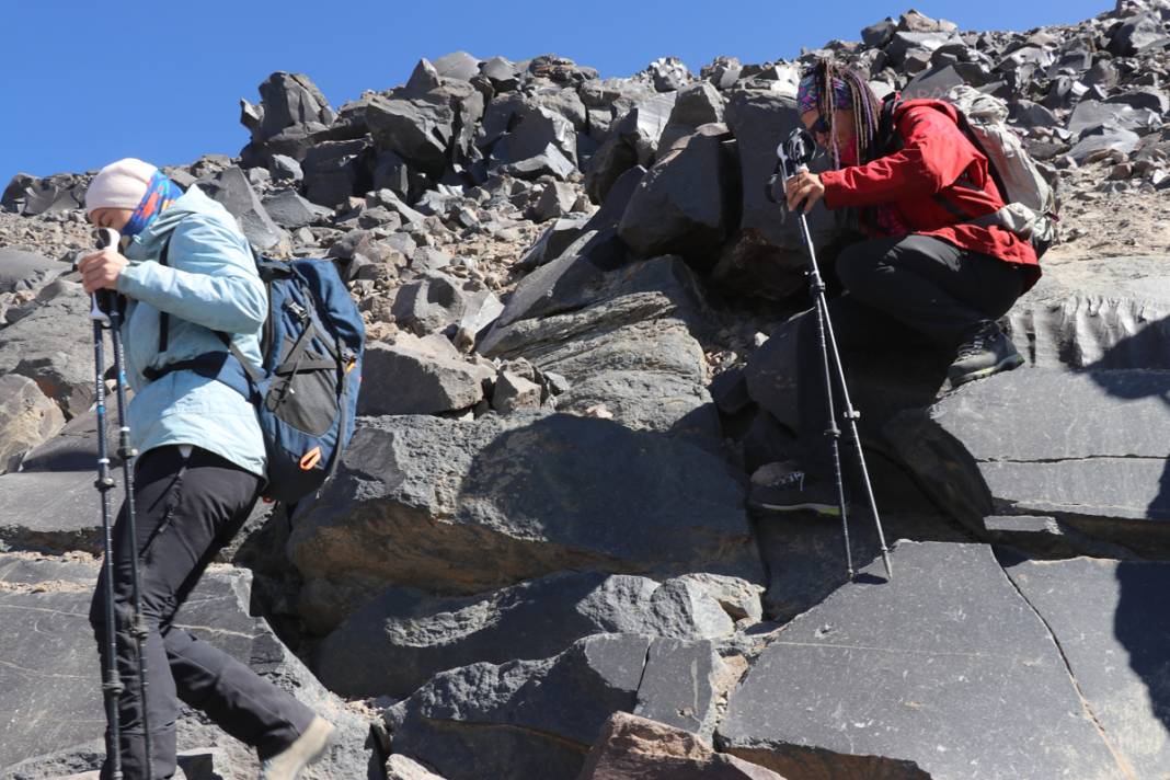 Farklı ülkelerdeki dağcılar Ağrı Dağında buluştu: Zirvesi buzullarla kaplı dağ tırmanışı 15