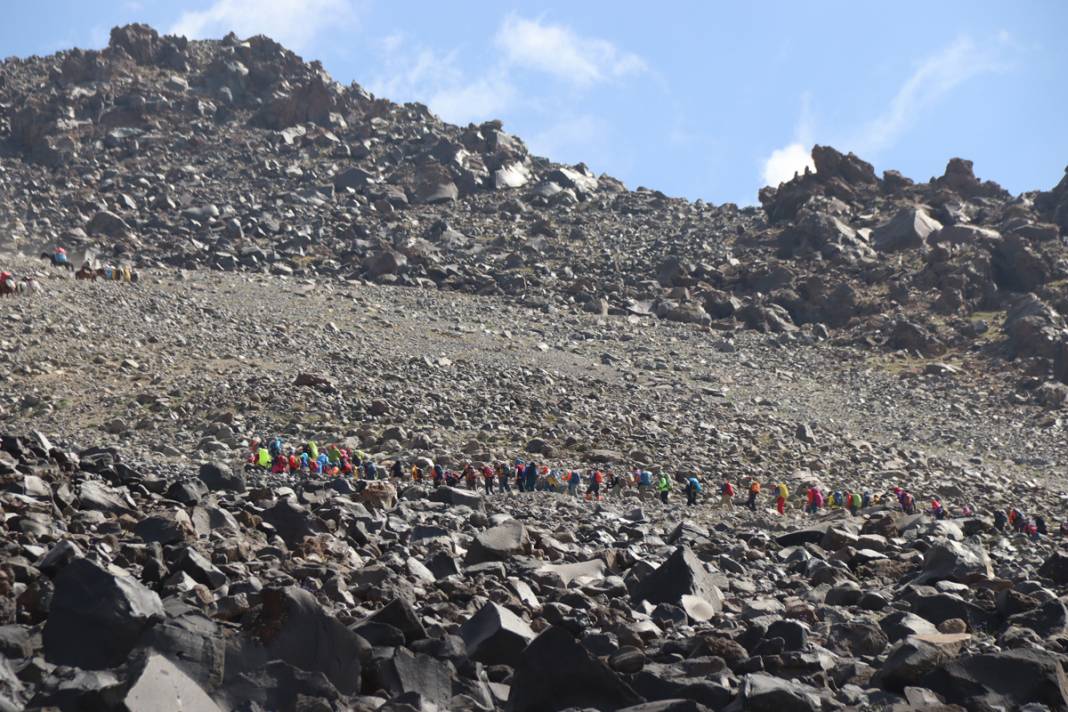 Farklı ülkelerdeki dağcılar Ağrı Dağında buluştu: Zirvesi buzullarla kaplı dağ tırmanışı 3