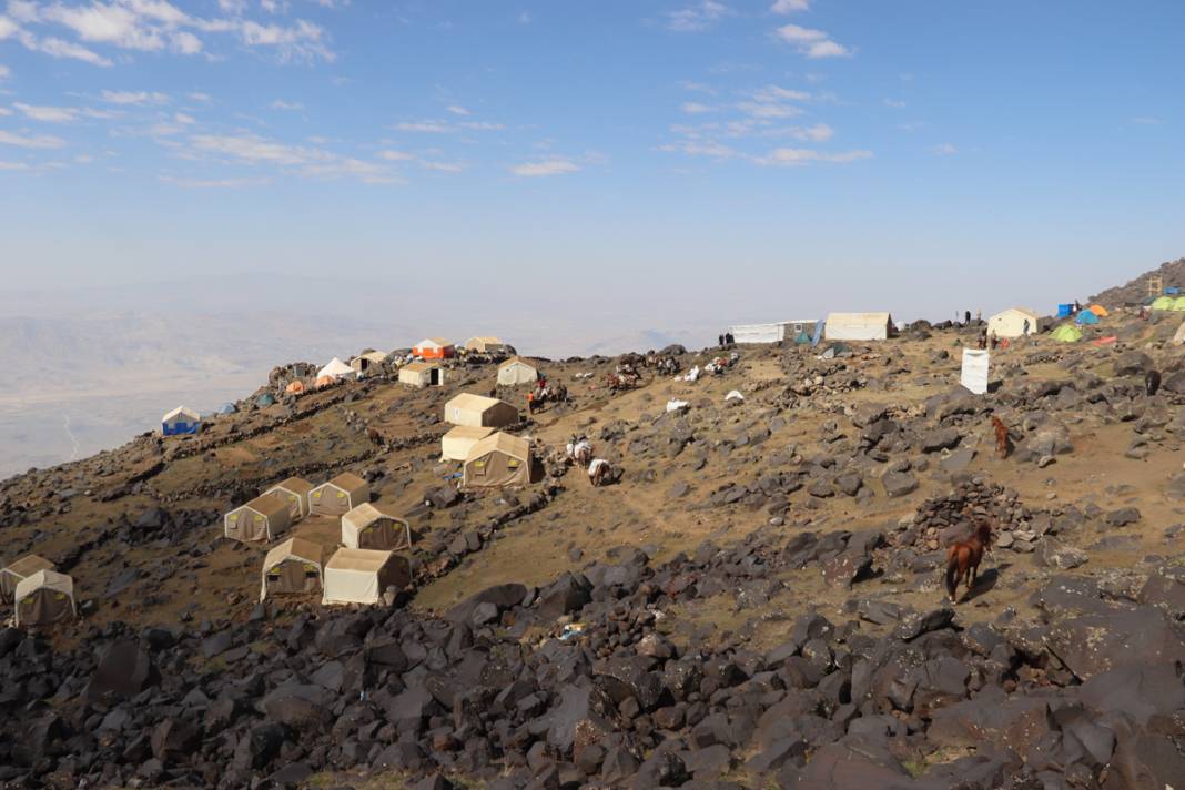 Farklı ülkelerdeki dağcılar Ağrı Dağında buluştu: Zirvesi buzullarla kaplı dağ tırmanışı 7