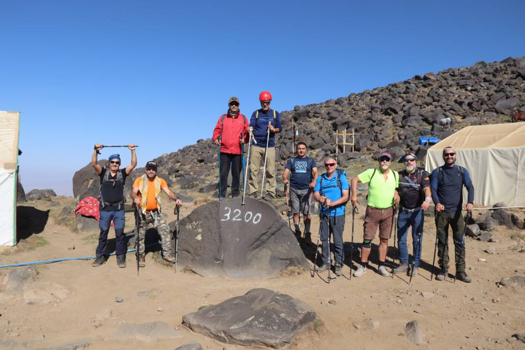 Farklı ülkelerdeki dağcılar Ağrı Dağında buluştu: Zirvesi buzullarla kaplı dağ tırmanışı 1