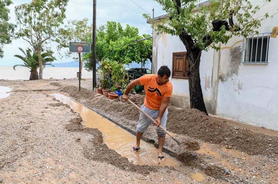 Komşu günlerdir selle savaşıyor: Can kaybı 4'e yükseldi 35