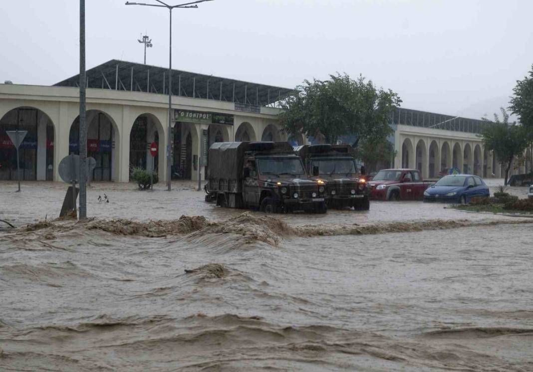 Komşu günlerdir selle savaşıyor: Can kaybı 4'e yükseldi 32