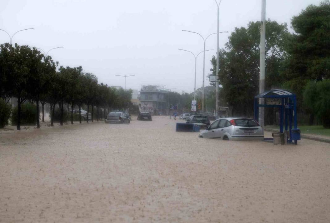 Komşu günlerdir selle savaşıyor: Can kaybı 4'e yükseldi 33