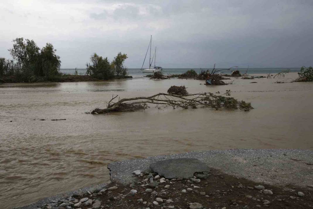 Komşu günlerdir selle savaşıyor: Can kaybı 4'e yükseldi 30