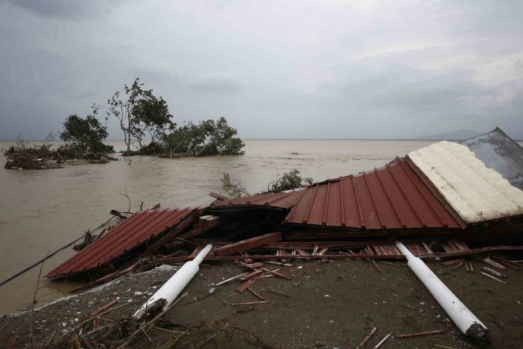 Komşu günlerdir selle savaşıyor: Can kaybı 4'e yükseldi 29