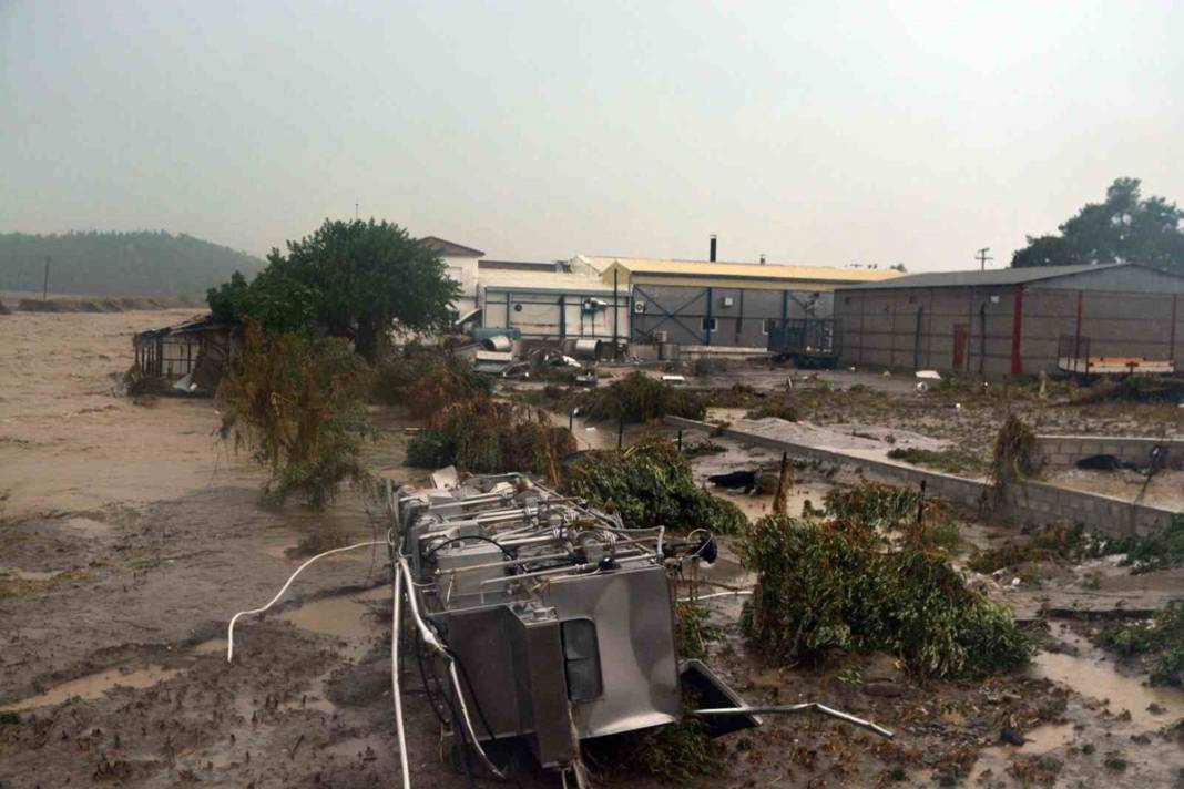 Komşu günlerdir selle savaşıyor: Can kaybı 4'e yükseldi 23