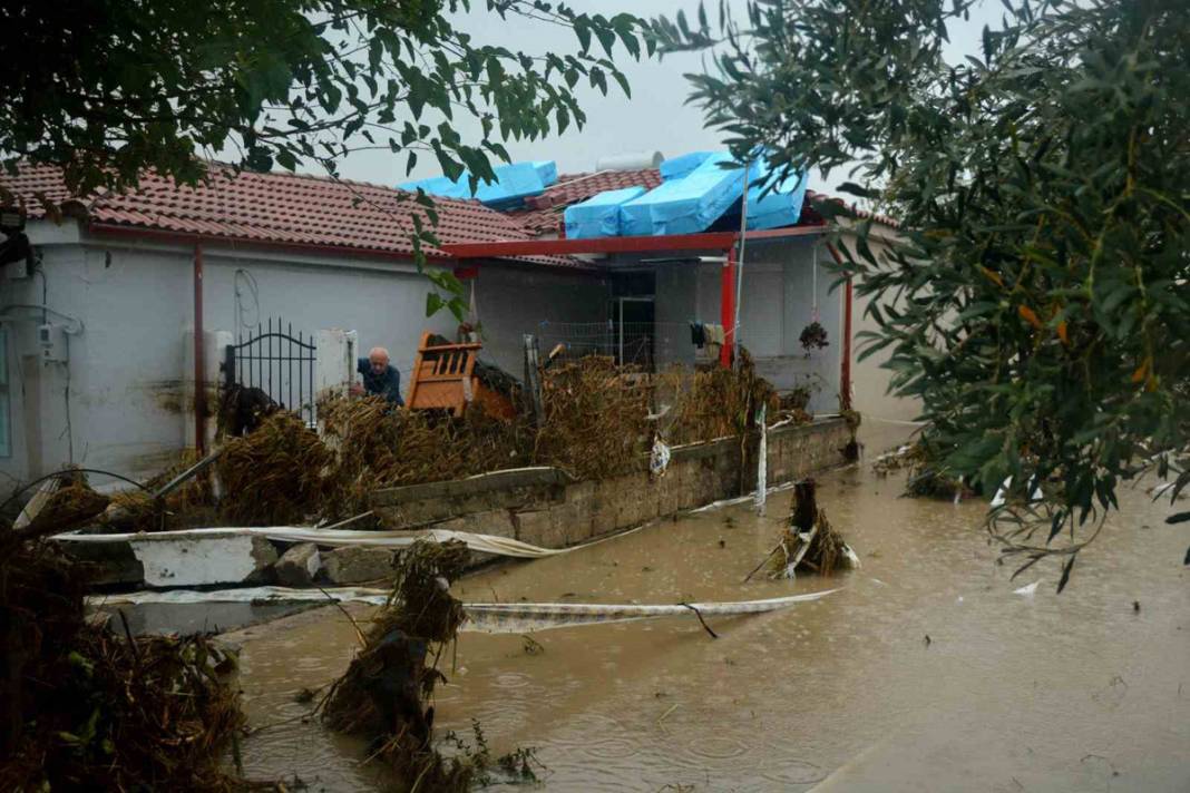 Komşu günlerdir selle savaşıyor: Can kaybı 4'e yükseldi 18