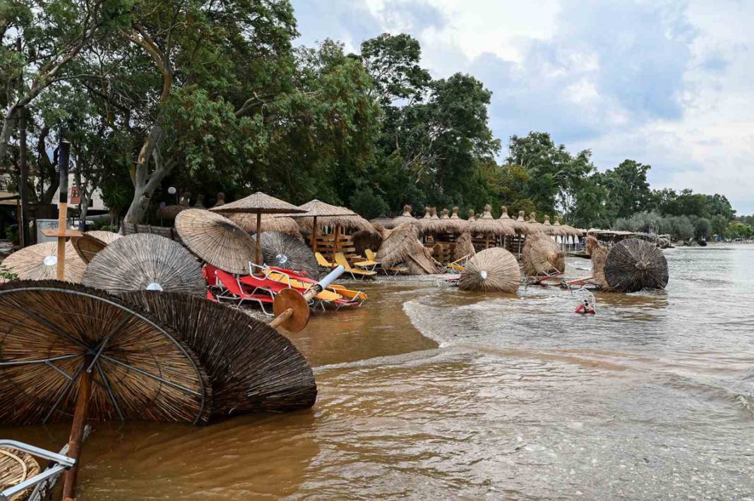 Komşu günlerdir selle savaşıyor: Can kaybı 4'e yükseldi 1