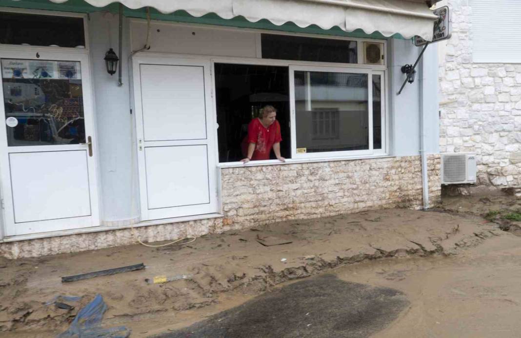 Komşu günlerdir selle savaşıyor: Can kaybı 4'e yükseldi 5