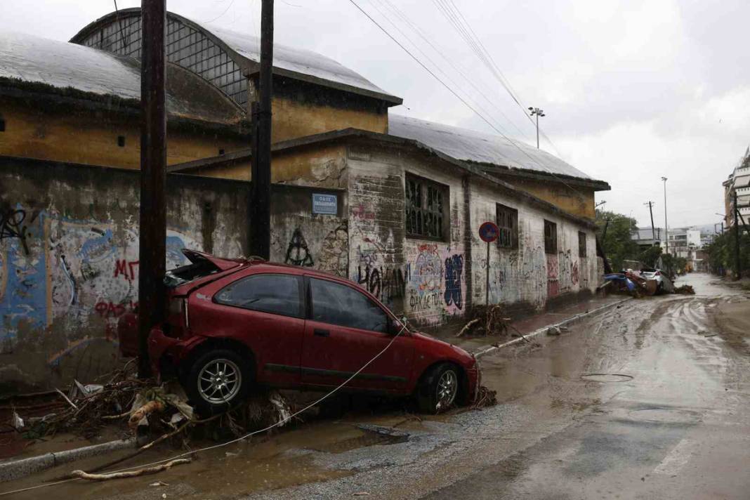 Komşu günlerdir selle savaşıyor: Can kaybı 4'e yükseldi 12