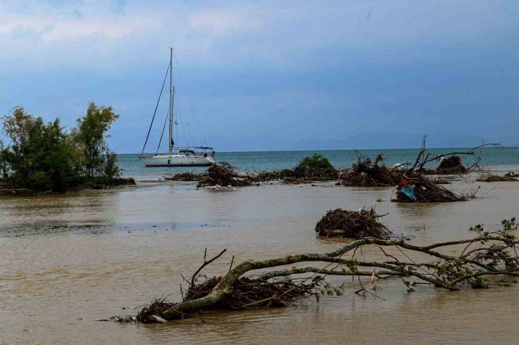 Komşu günlerdir selle savaşıyor: Can kaybı 4'e yükseldi 2
