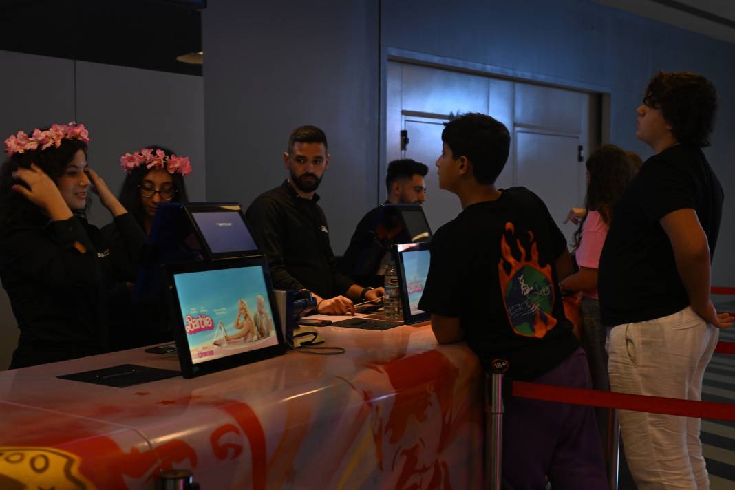 Barbie yasak tanımadı 11