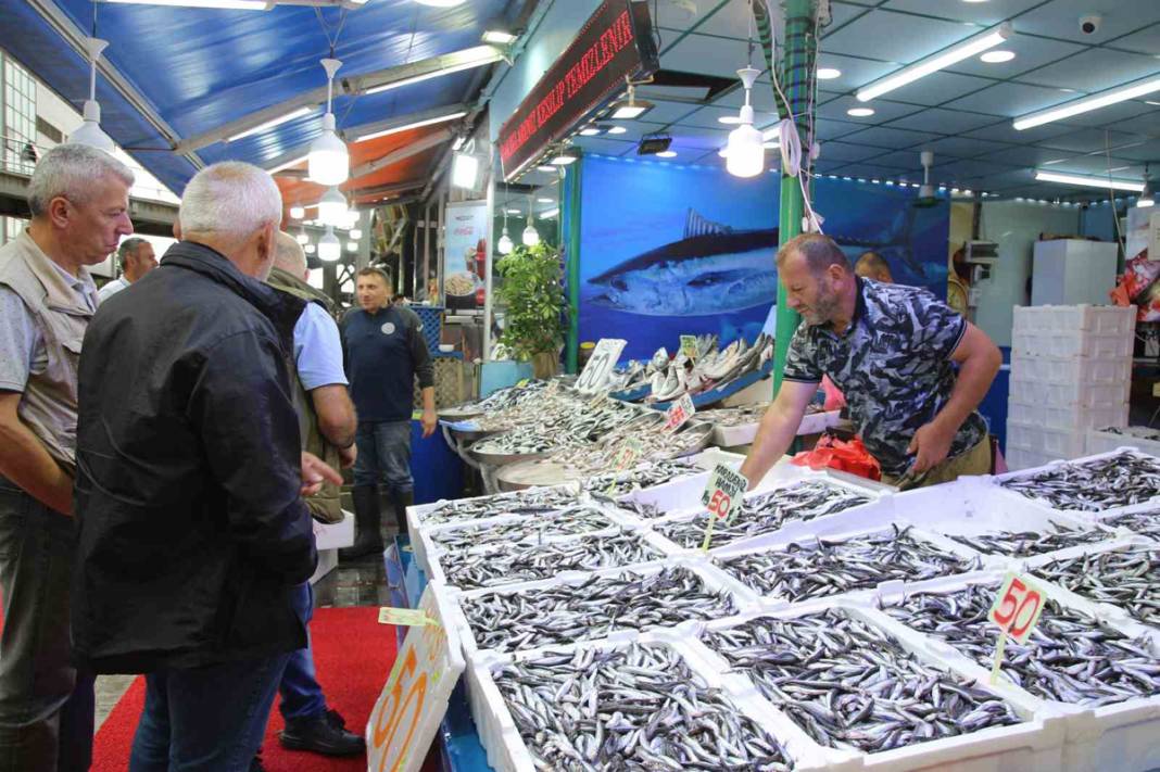 Palamutun tahtını hamsi aldı: Fiyatlar 100 liradan 50 liraya düştü 1