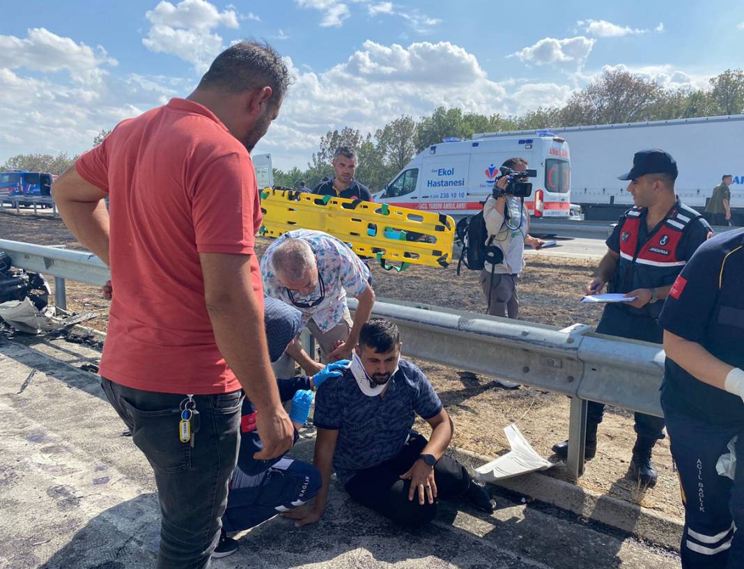 Edirne'de zincirleme 'yangın' faciası: 12 araç birbirine girdi 9