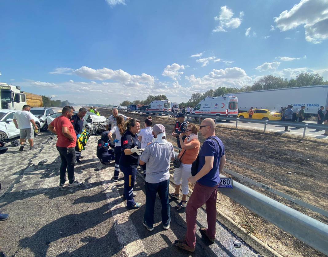 Edirne'de zincirleme 'yangın' faciası: 12 araç birbirine girdi 8