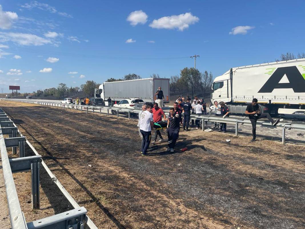 Edirne'de zincirleme 'yangın' faciası: 12 araç birbirine girdi 7