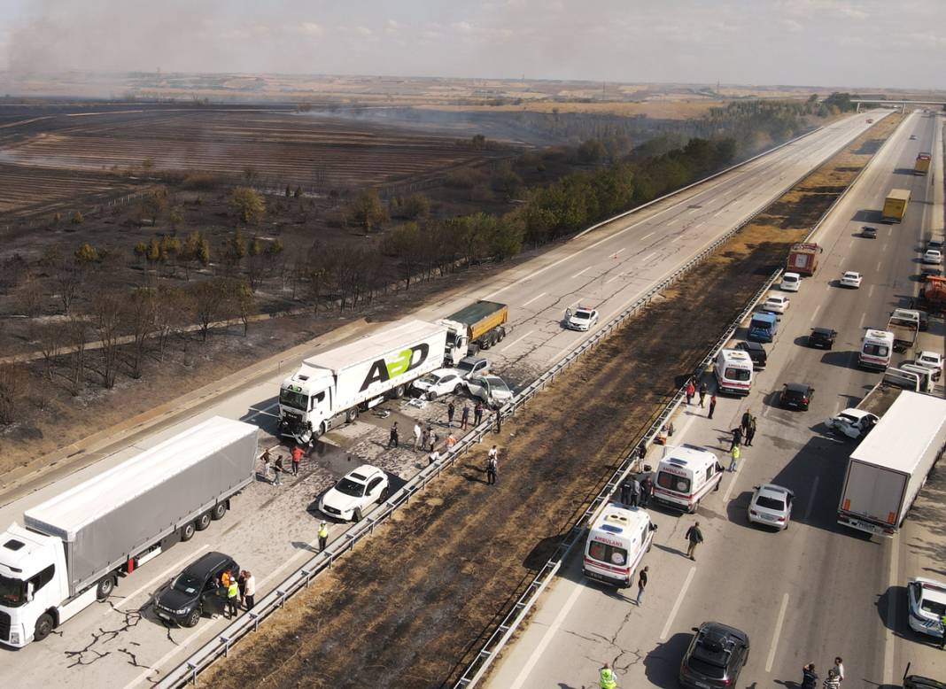 Edirne'de zincirleme 'yangın' faciası: 12 araç birbirine girdi 2