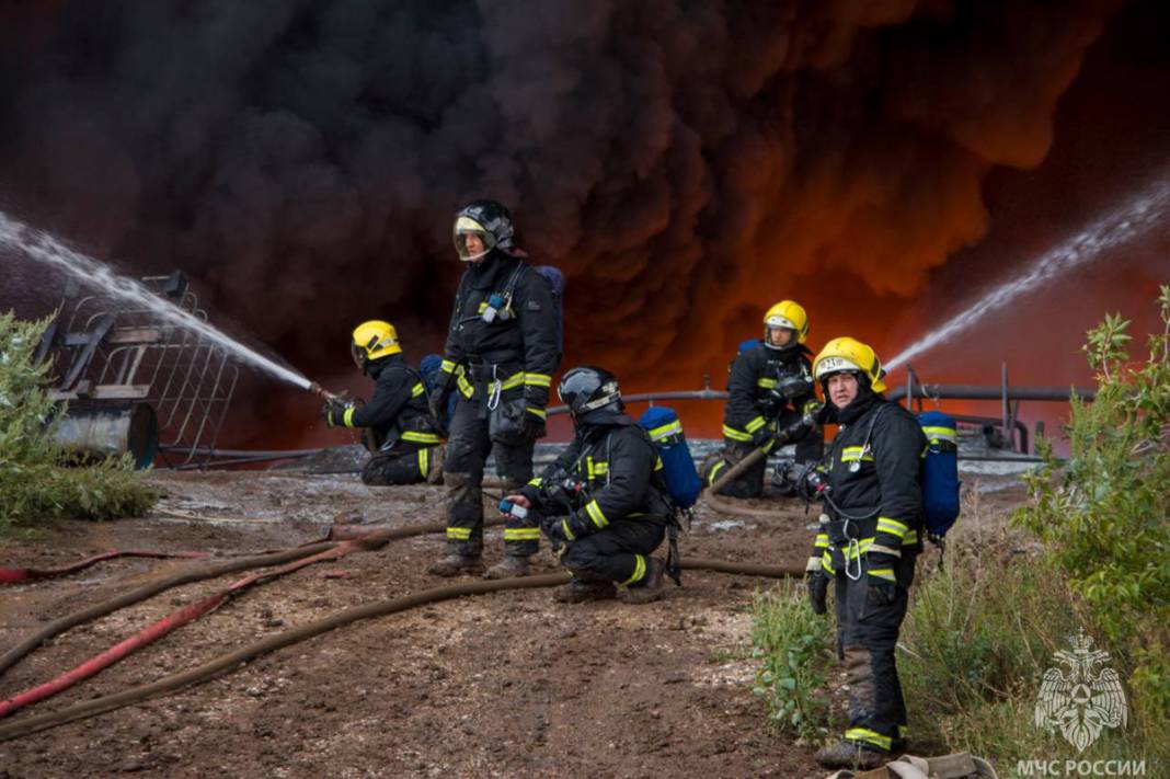 Rusya'da korkutan yangın: Gökyüzü dumanla kaplandı 1