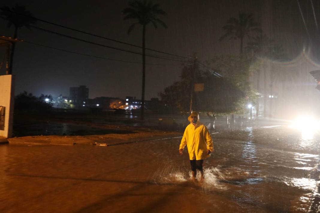 Abluka altındaki şehirde su baskınları yaşandı: 'Daniel' kabusu Gazze'de 14