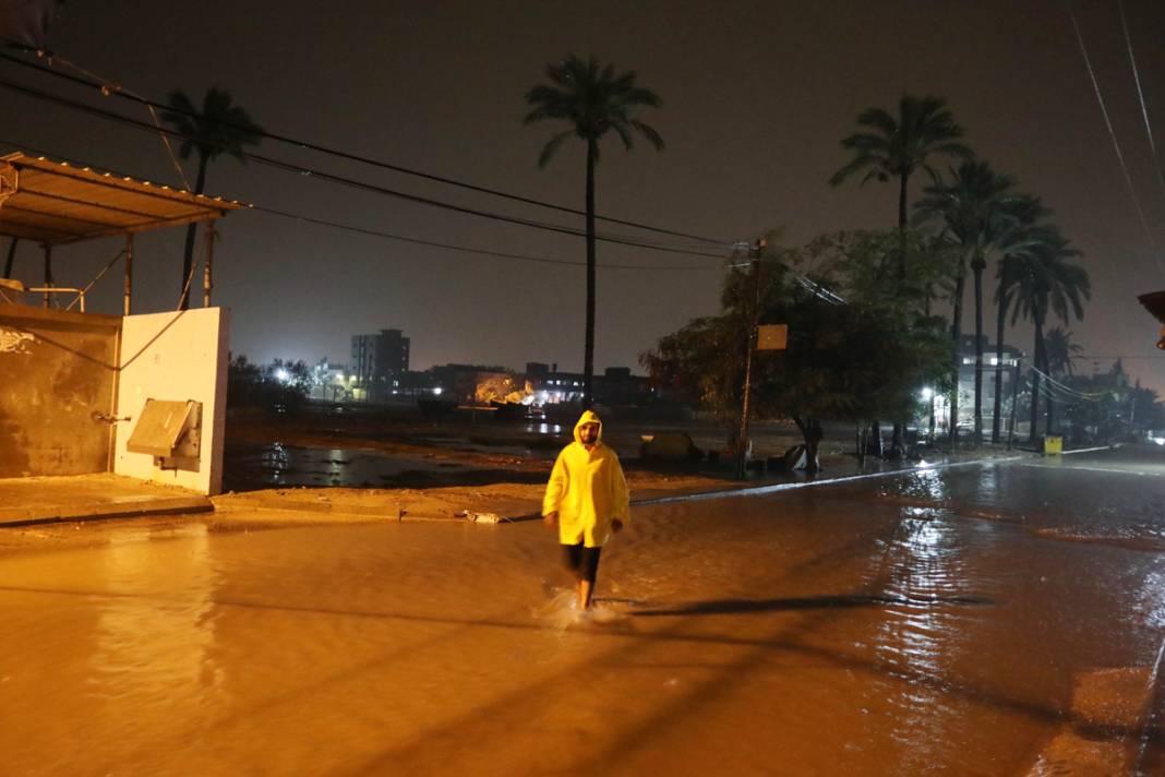 Abluka altındaki şehirde su baskınları yaşandı: 'Daniel' kabusu Gazze'de 7