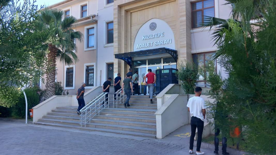 Korucuyla polisin fahiş kira kavgası: Önce 15 dakika dövdü sonra silahını gasbetti 2