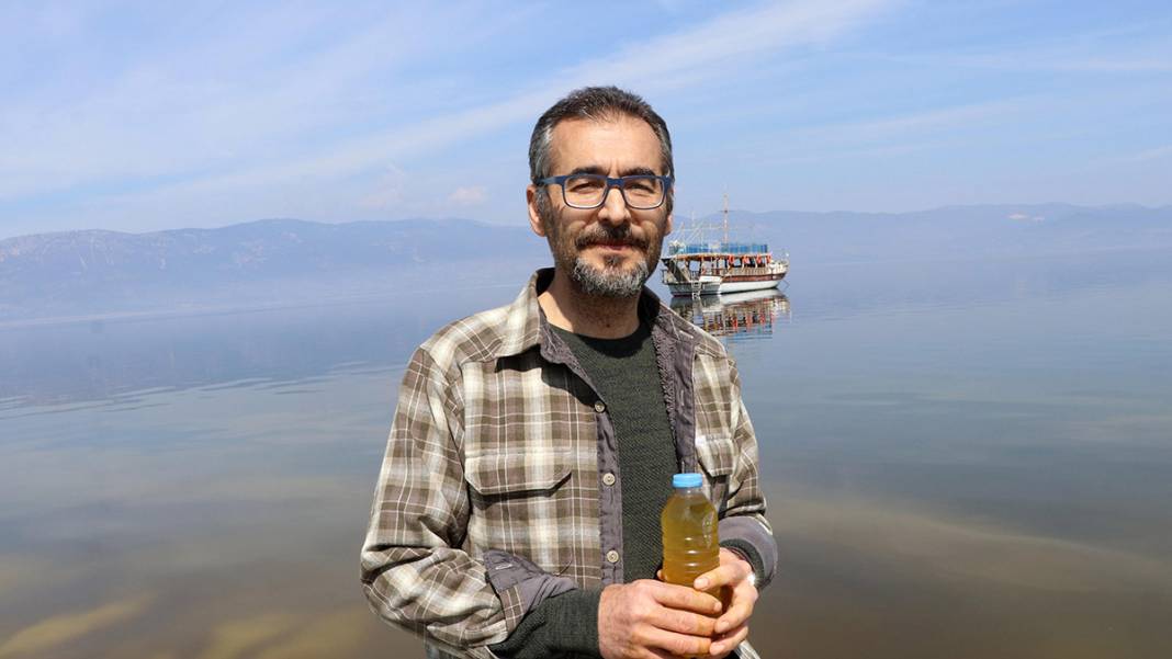 Kuraklıkla boğuşuyordur, deterjan kirliliği de vurdu! Burdur Gölü sahili morardı 2