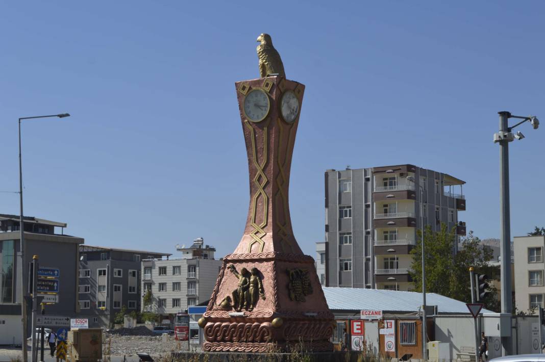 Afetin unutulmaması için Adıyaman Saat Kulesi hep 04.17'yi gösterecek 5