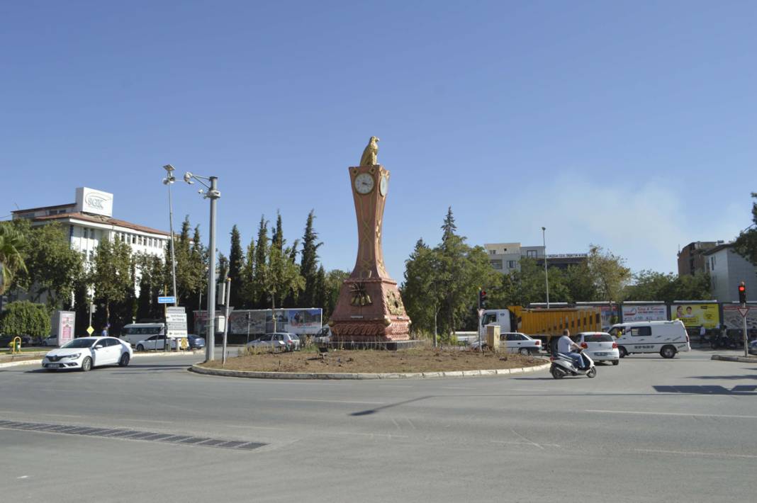 Afetin unutulmaması için Adıyaman Saat Kulesi hep 04.17'yi gösterecek 4