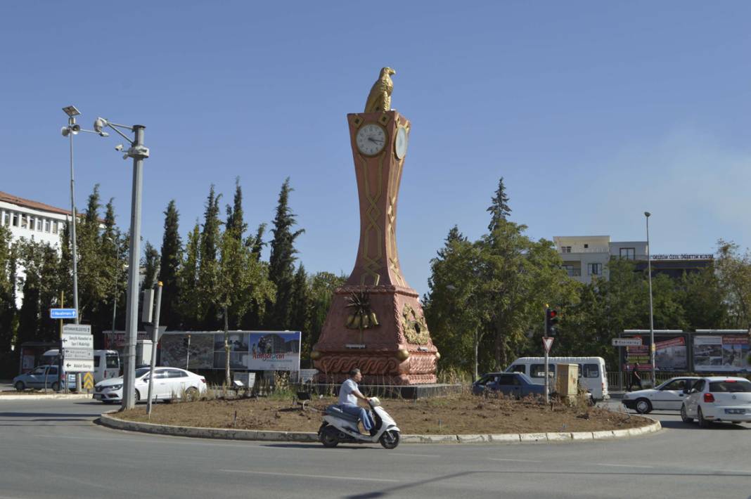 Afetin unutulmaması için Adıyaman Saat Kulesi hep 04.17'yi gösterecek 2