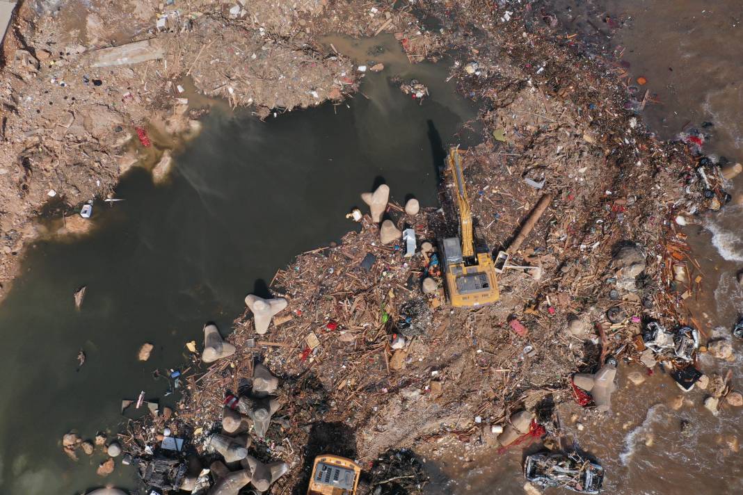 Libya'daki sel felaketinin boyutu havadan görüntülendi: Hayalet şehir Derne 2