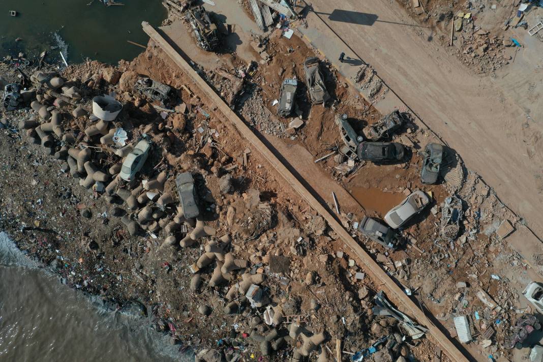 Libya'daki sel felaketinin boyutu havadan görüntülendi: Hayalet şehir Derne 6