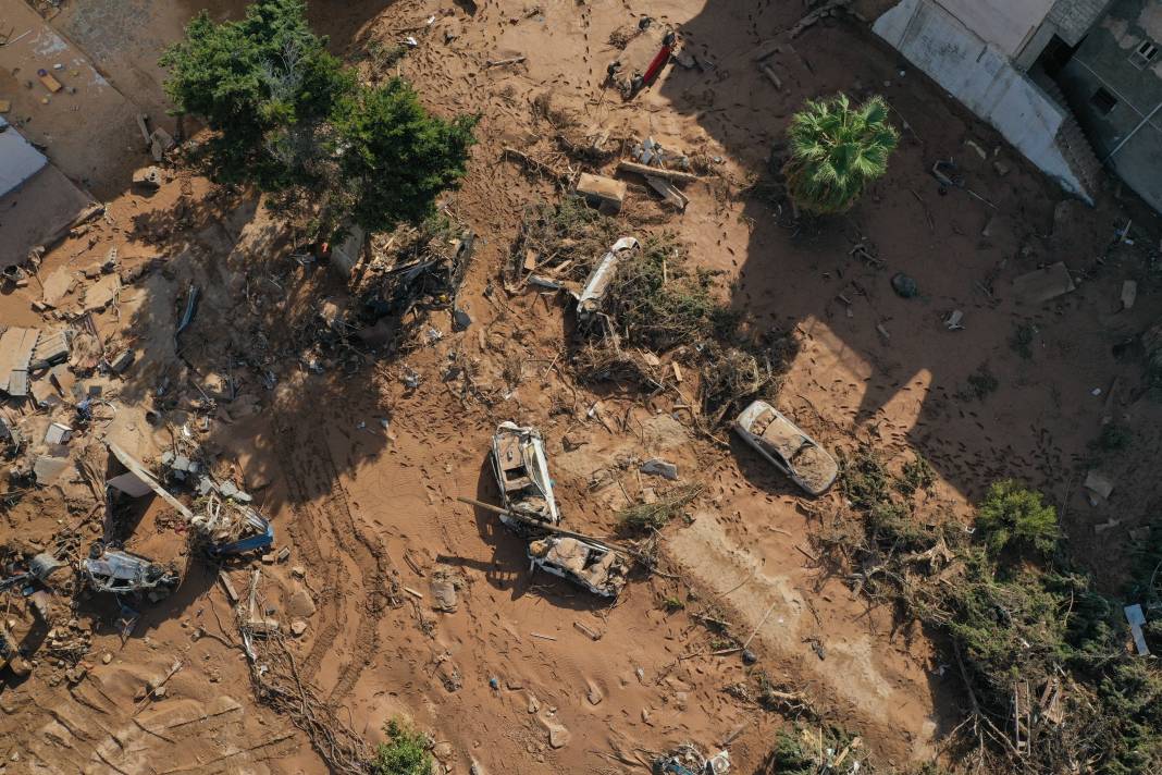 Libya'daki sel felaketinin boyutu havadan görüntülendi: Hayalet şehir Derne 7