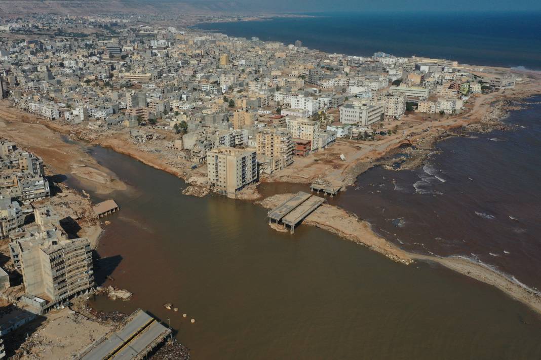 Libya'daki sel felaketinin boyutu havadan görüntülendi: Hayalet şehir Derne 13