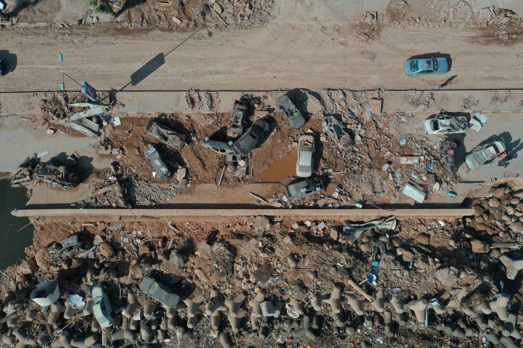 Libya'daki sel felaketinin boyutu havadan görüntülendi: Hayalet şehir Derne 12