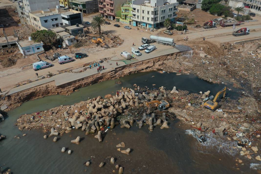 Libya'daki sel felaketinin boyutu havadan görüntülendi: Hayalet şehir Derne 15