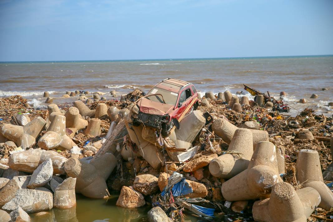 Libya'daki sel felaketinin boyutu havadan görüntülendi: Hayalet şehir Derne 17
