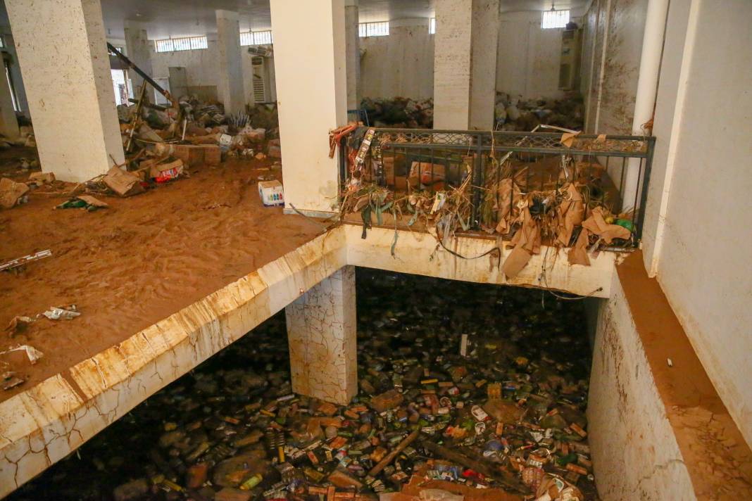 Libya'daki sel felaketinin boyutu havadan görüntülendi: Hayalet şehir Derne 19