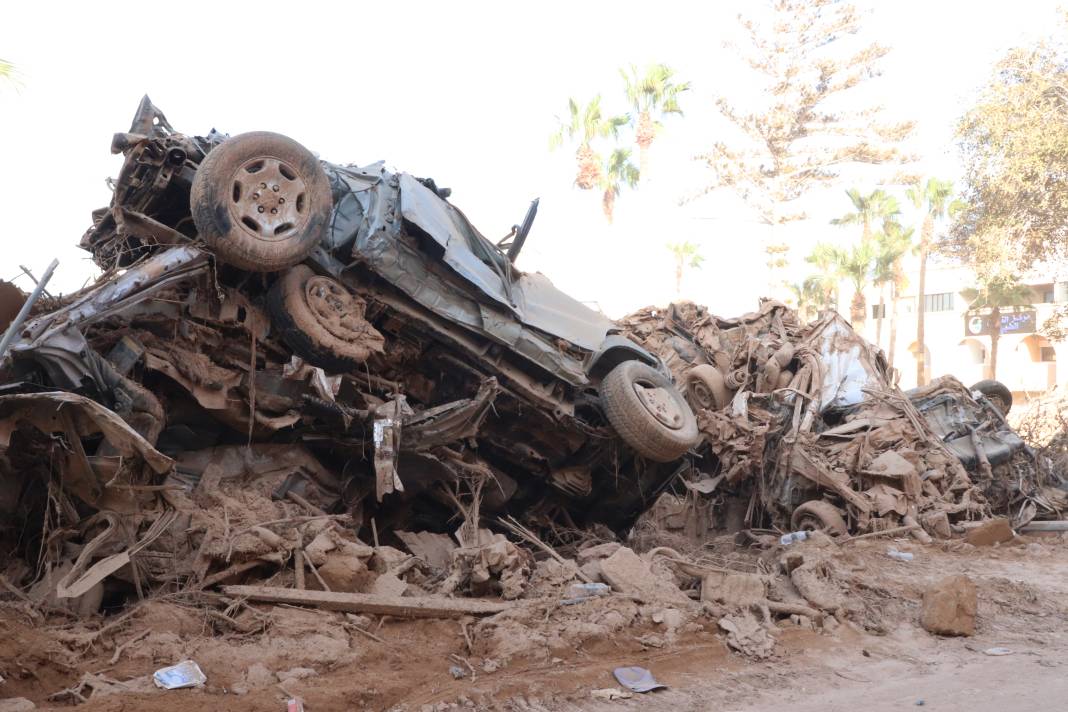 Libya'daki sel felaketinin boyutu havadan görüntülendi: Hayalet şehir Derne 23