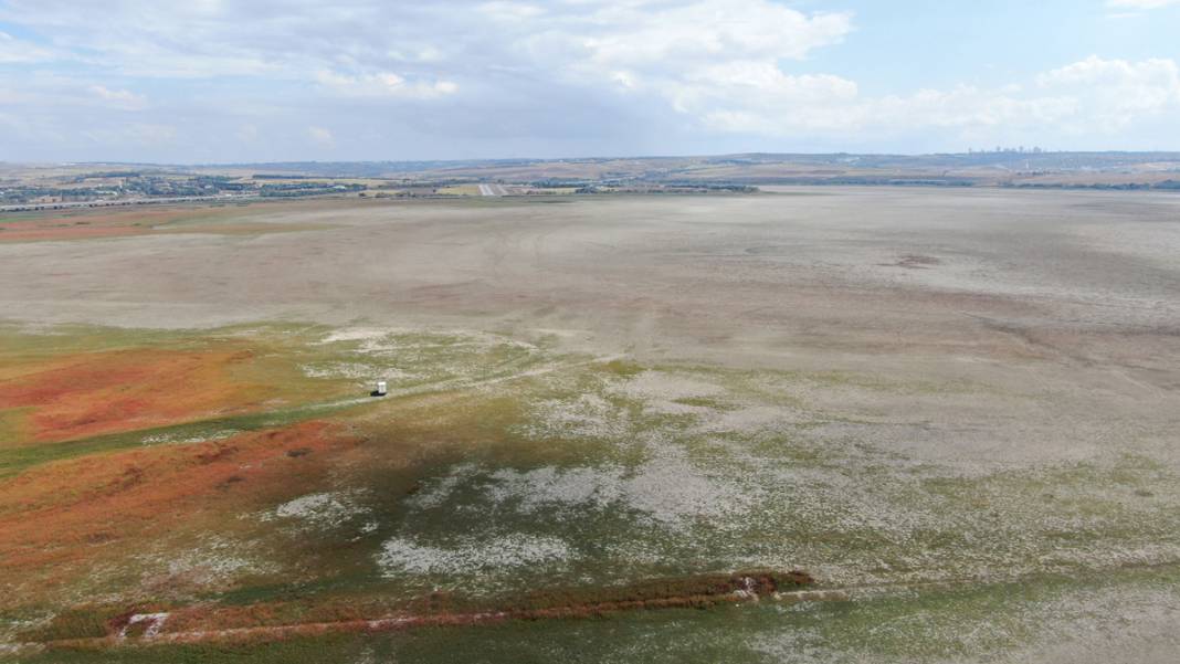 İstanbul'da dört barajda doluluk, yüzde 10'un altına düştü: Göl çöl oldu 9