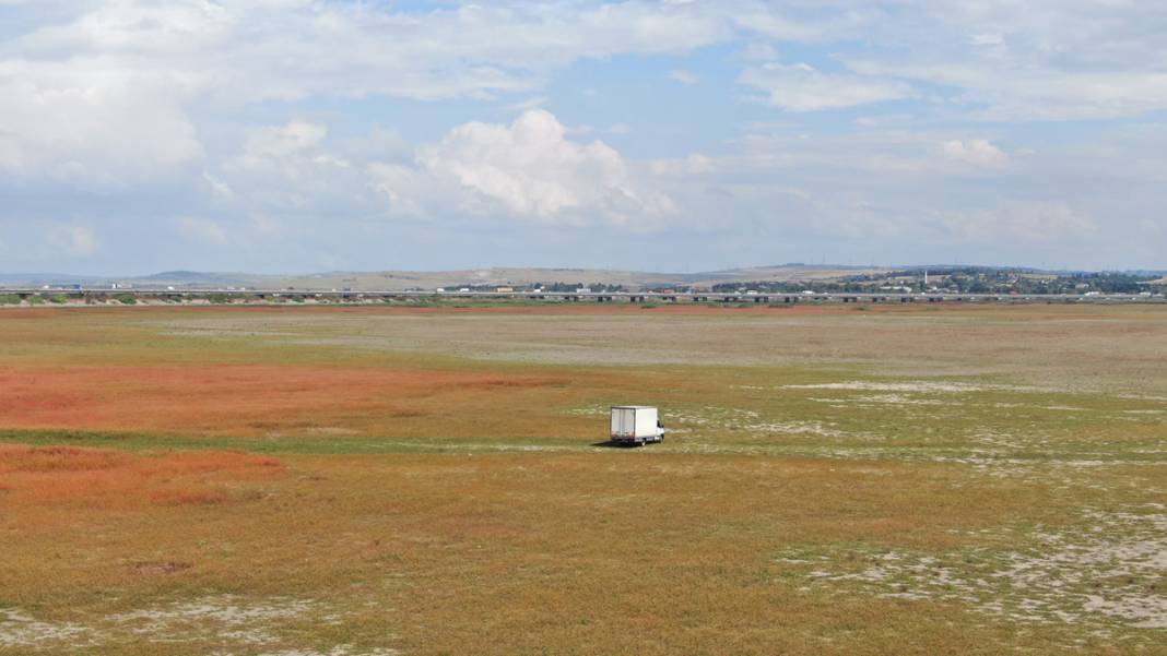 İstanbul'da dört barajda doluluk, yüzde 10'un altına düştü: Göl çöl oldu 11