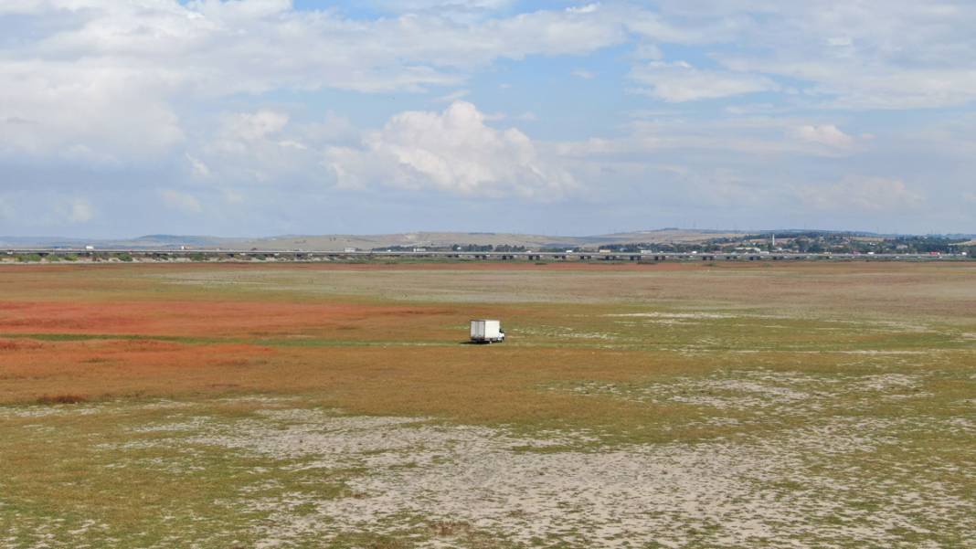 İstanbul'da dört barajda doluluk, yüzde 10'un altına düştü: Göl çöl oldu 8