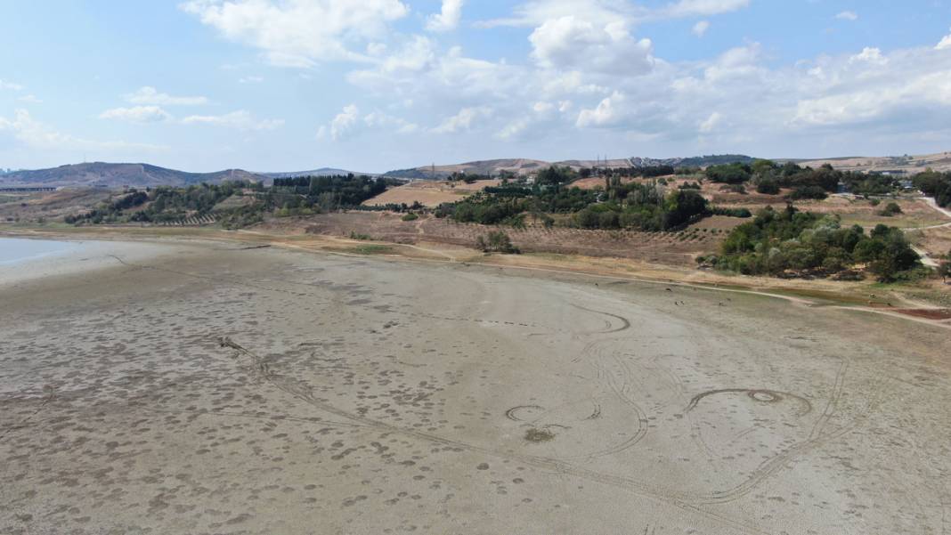 İstanbul'da dört barajda doluluk, yüzde 10'un altına düştü: Göl çöl oldu 7