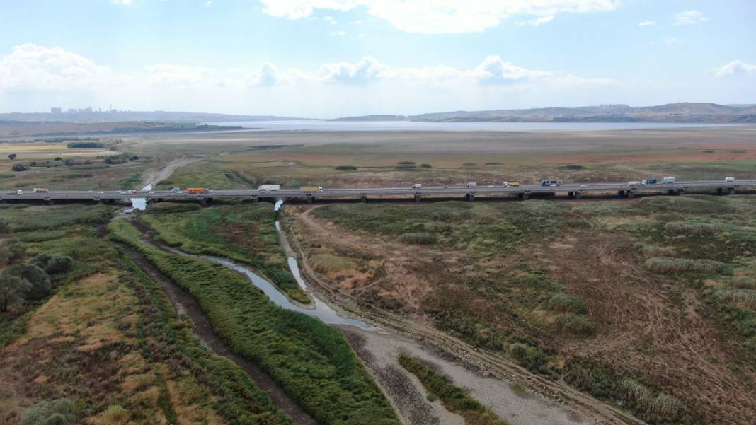 İstanbul'da dört barajda doluluk, yüzde 10'un altına düştü: Göl çöl oldu 5