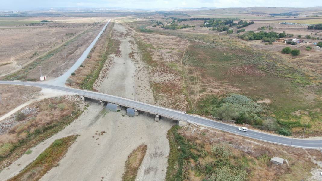 İstanbul'da dört barajda doluluk, yüzde 10'un altına düştü: Göl çöl oldu 3