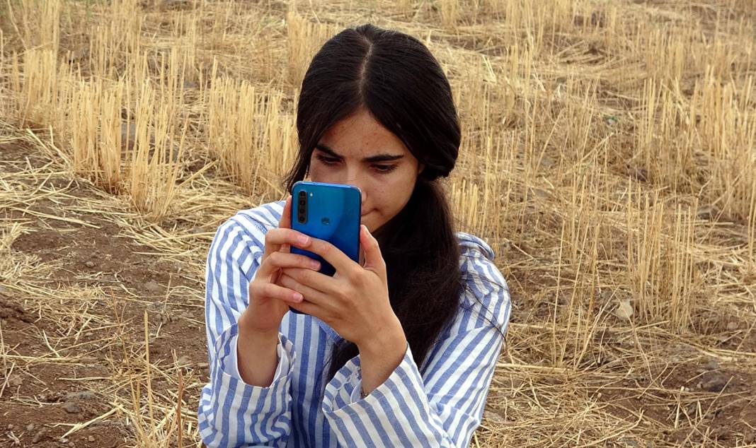 Sene 2023 bu mahallede telefon yok internet yok: Alo demek için her gün 1 kilometrelik tepeye çıkıyorlar 5