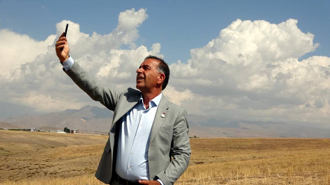 Sene 2023 bu mahallede telefon yok internet yok: Alo demek için her gün 1 kilometrelik tepeye çıkıyorlar 7